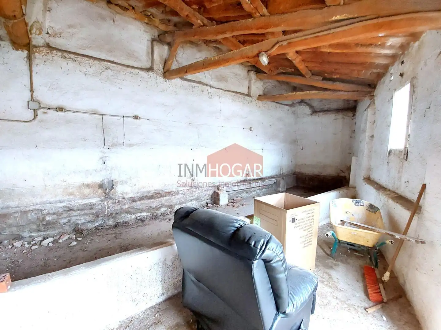 Industrial buildings for sale in Adanero