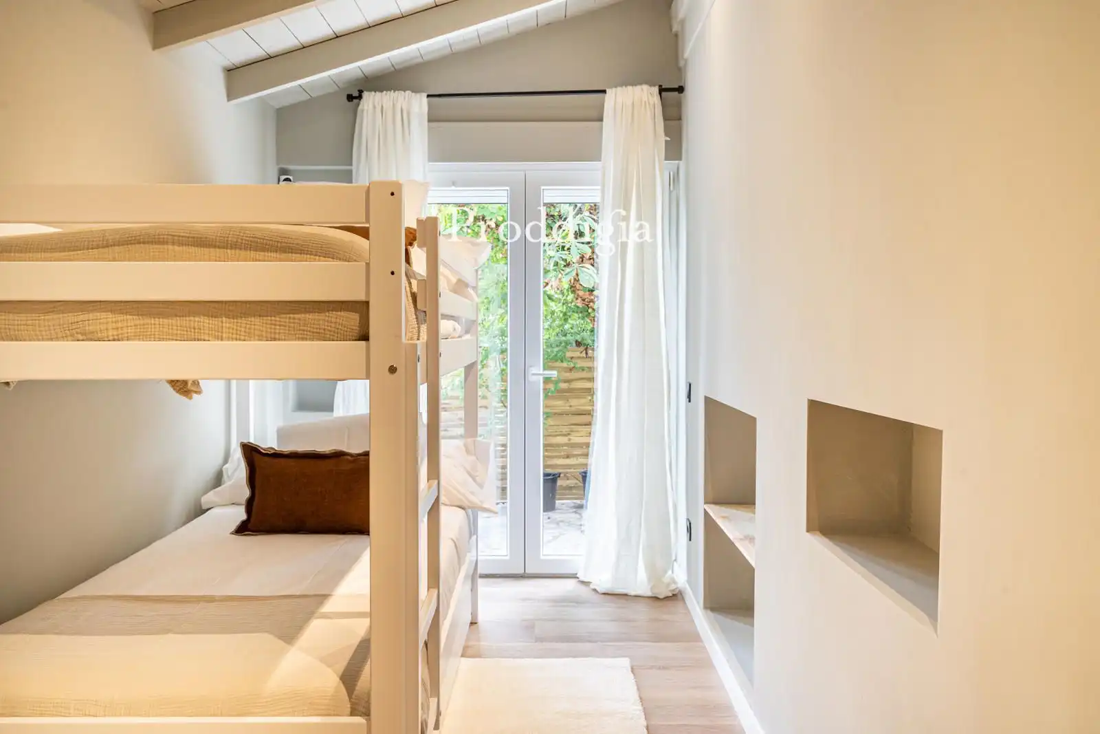 Habitación de Casa o chalet de alquiler en Sant Cugat del Vallès con Terraza, Piscina y Amueblado