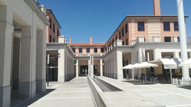 Local comercial en Alquiler en C/ Patrimonio mundial  en La Montaña - El Cortijo