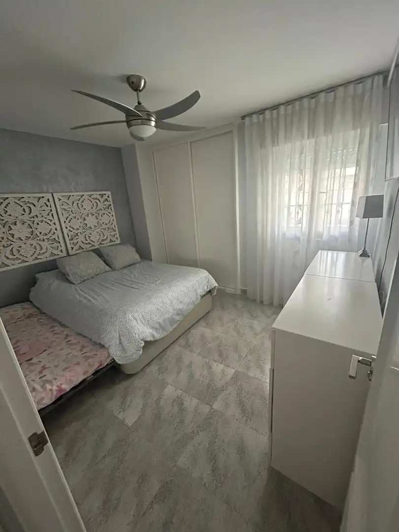 Habitación de Piso en venta en Almería con Aire acondicionado, Jardín privado y Piscina comunitaria