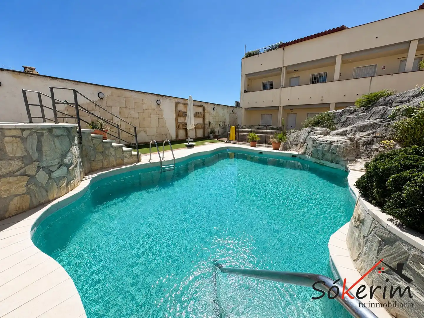 Piscina de Pis en venda en Alcabón amb Aire condicionat, Calefacció i Jardí privat