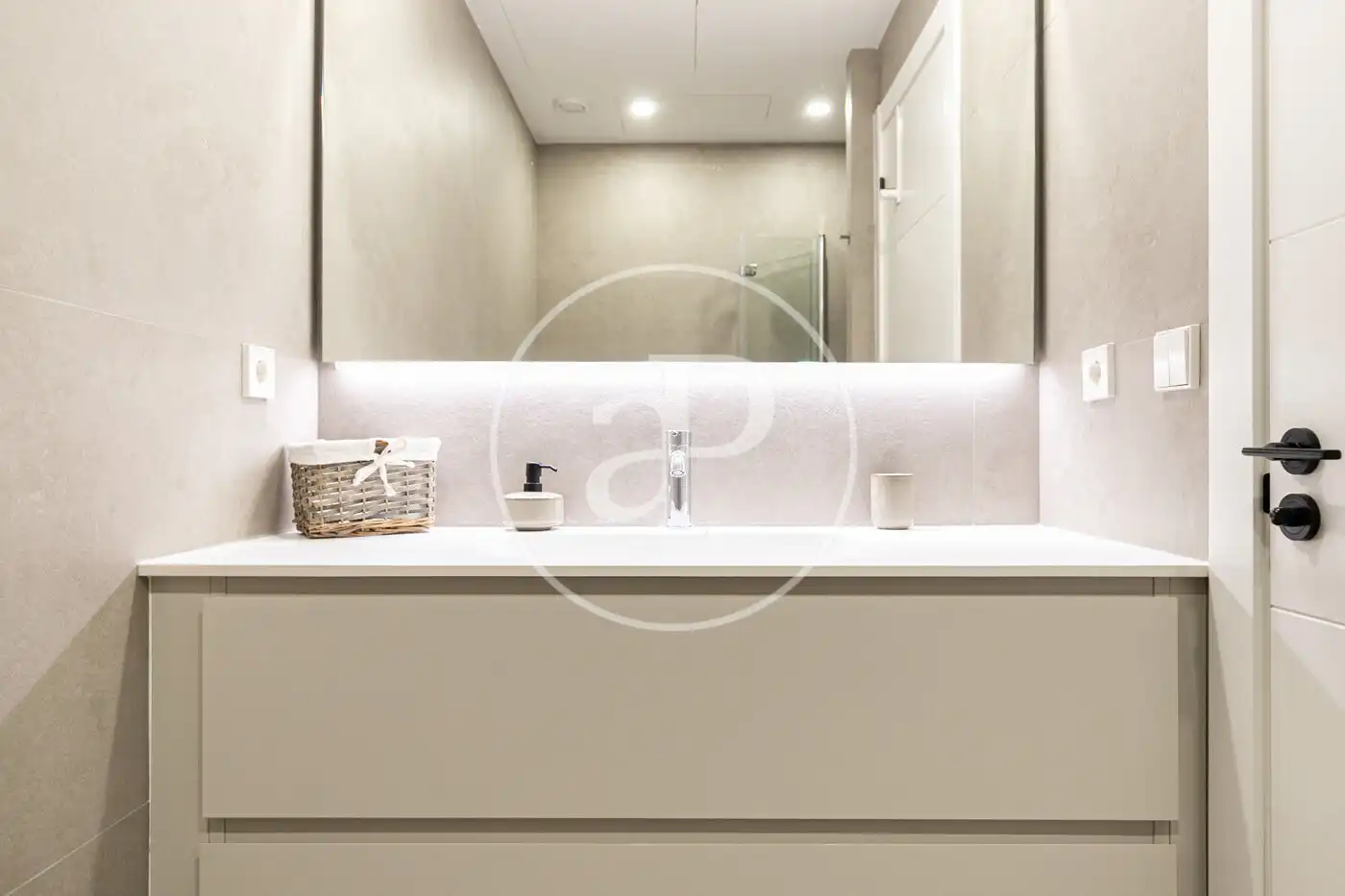 Badezimmer von Wohnung zur Miete in Barcelona mit Klimaanlage, Heizung und Möbliert