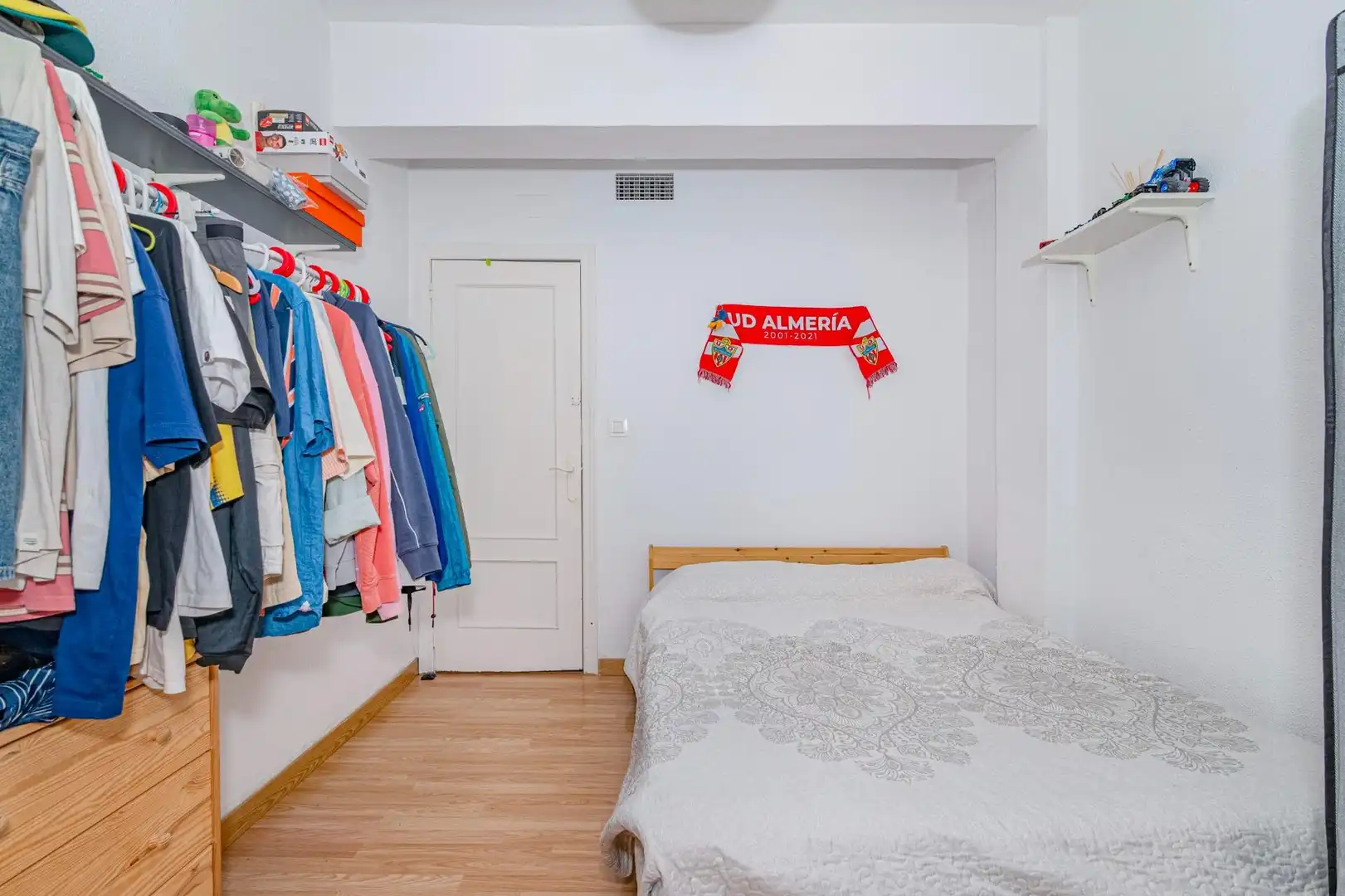 Habitación de Piso en venta en Granada con Amueblado