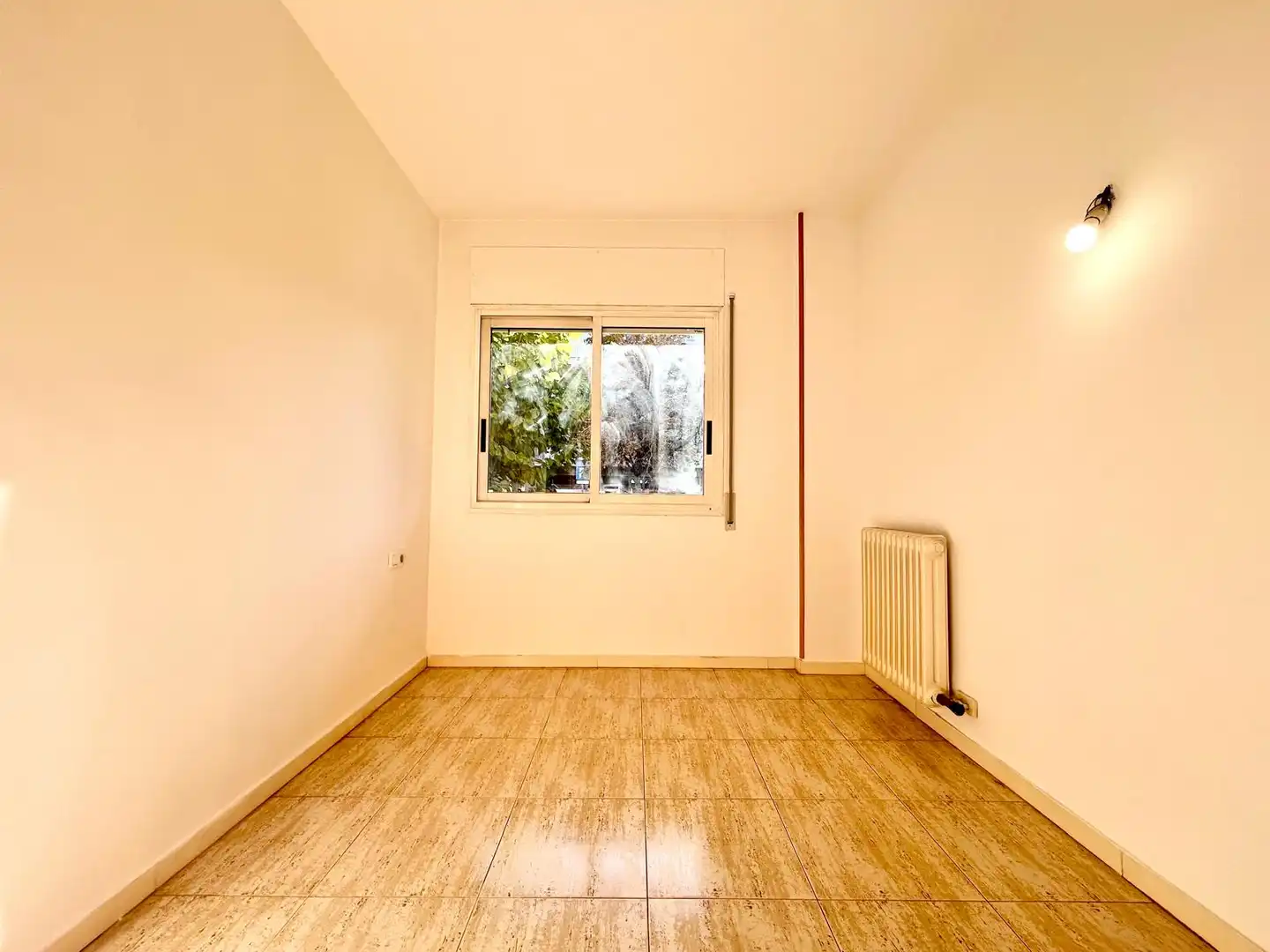 Schlafzimmer von Erdgeschoss zur Miete in Girona mit Heizung und Ofen