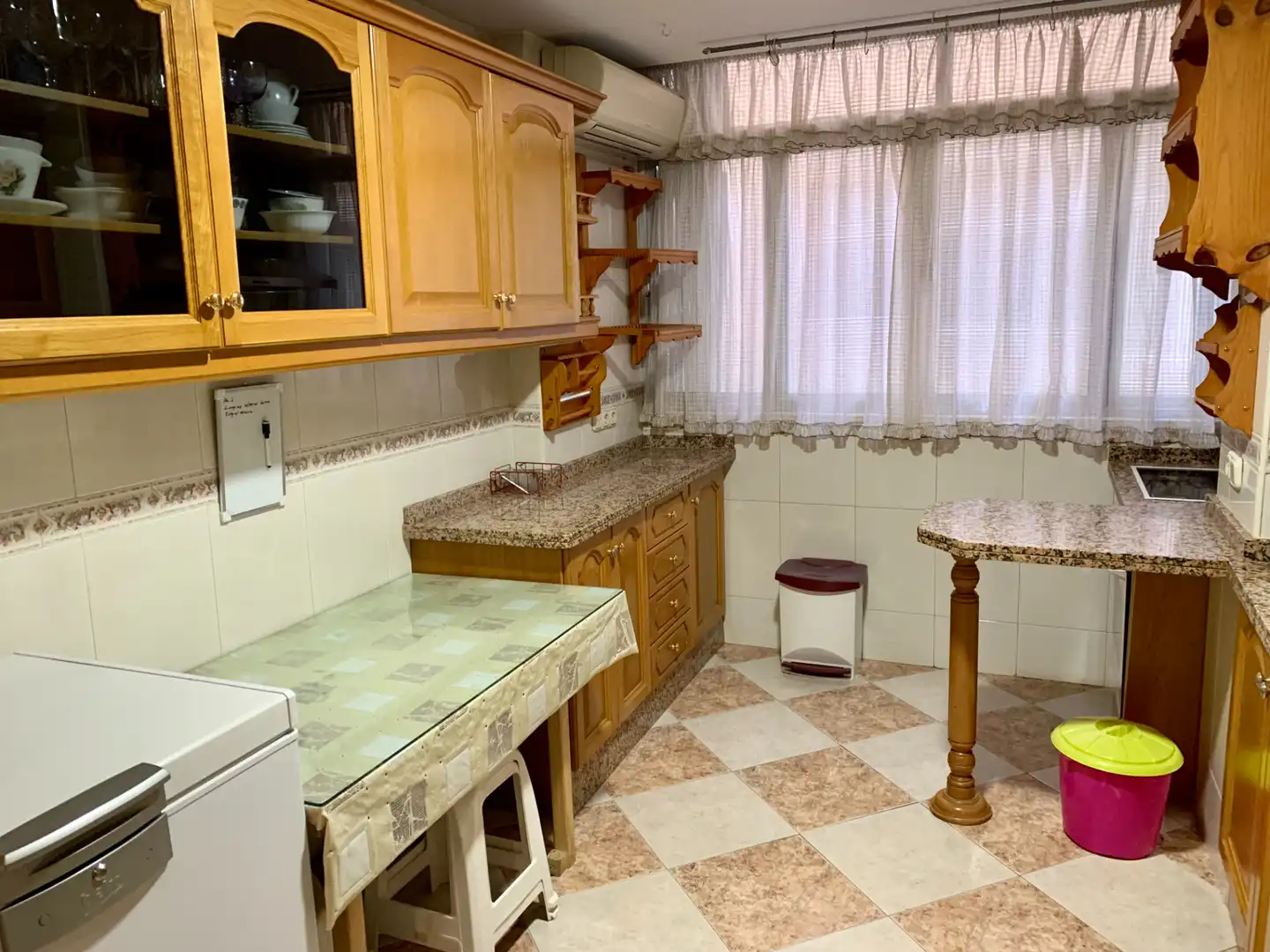Cocina de Piso de alquiler en Granada con Aire acondicionado, Calefacción y Amueblado