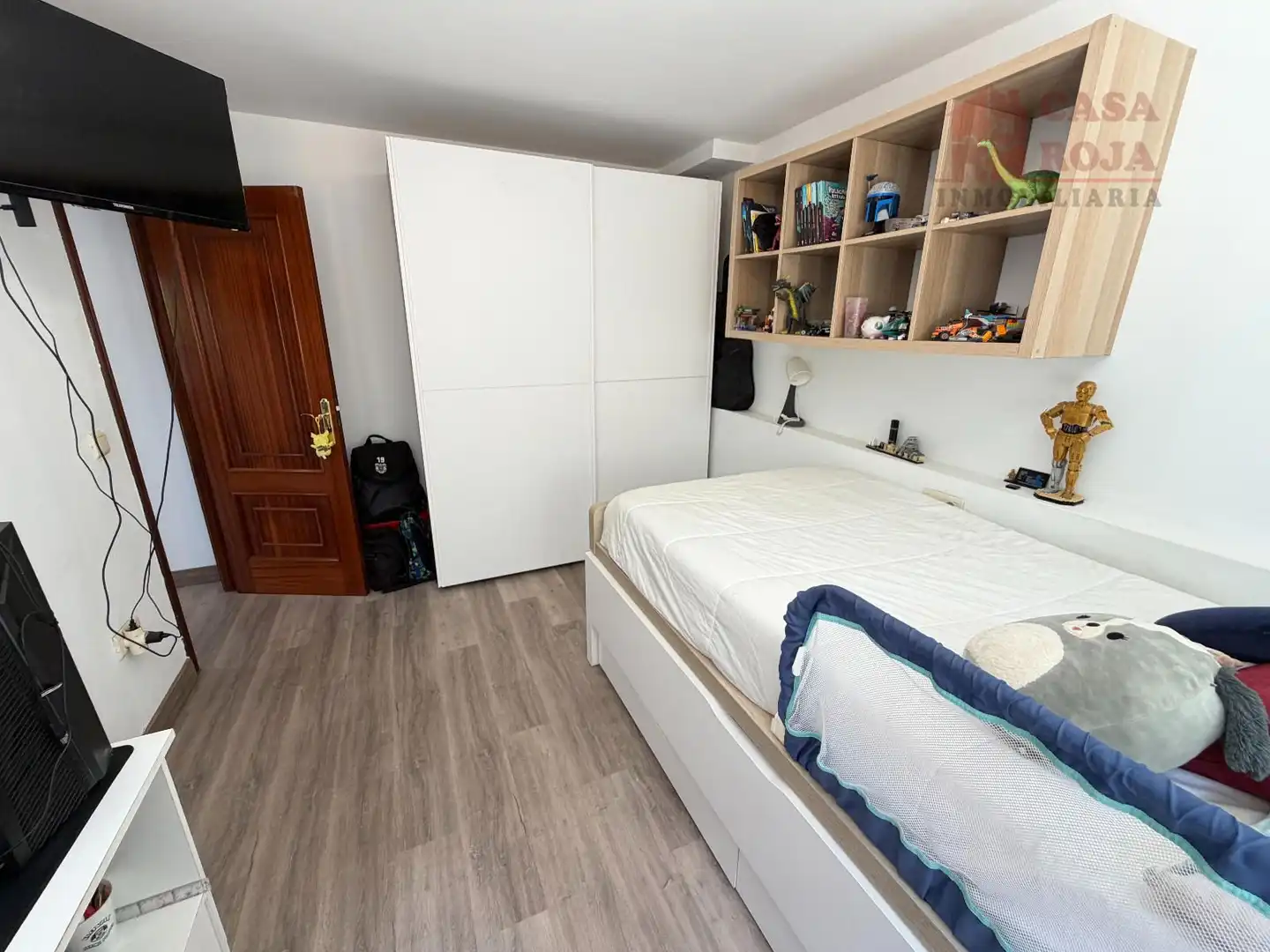 Dormitori de Casa o xalet en venda en Cangas  amb Calefacció, Terrassa i Moblat