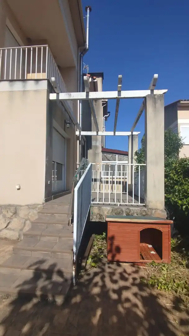 Vista exterior de Casa adosada en venda en Uceda amb Calefacció, Jardí privat i Parquet