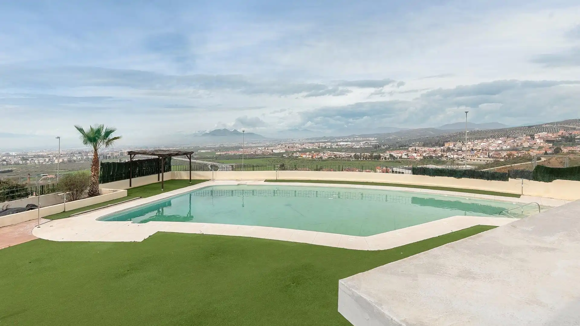 Piscina de Ático en venta en Jun con Aire acondicionado, Calefacción y Jardín privado