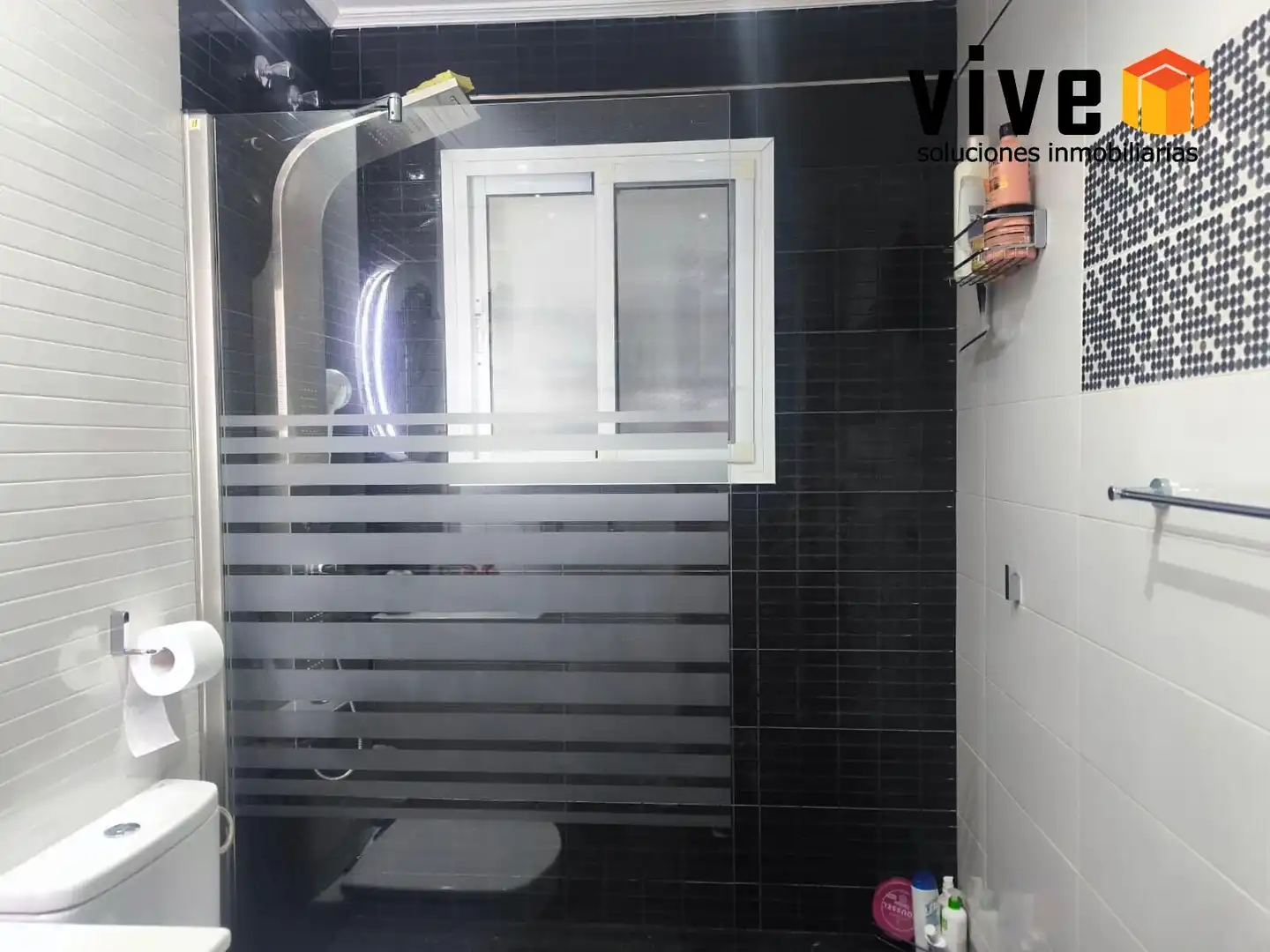 Bathroom of Flat for sale in Sevilla  with Heating, Storage room and Furnished