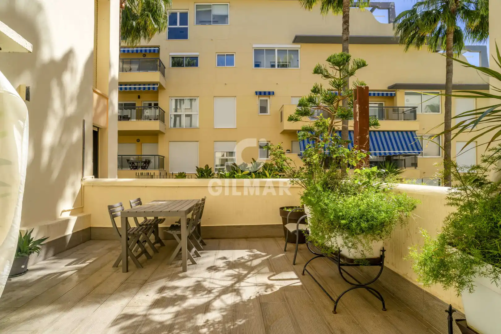 Terraza de Planta baja en venta en Estepona con Calefacción, Jardín privado y Piscina