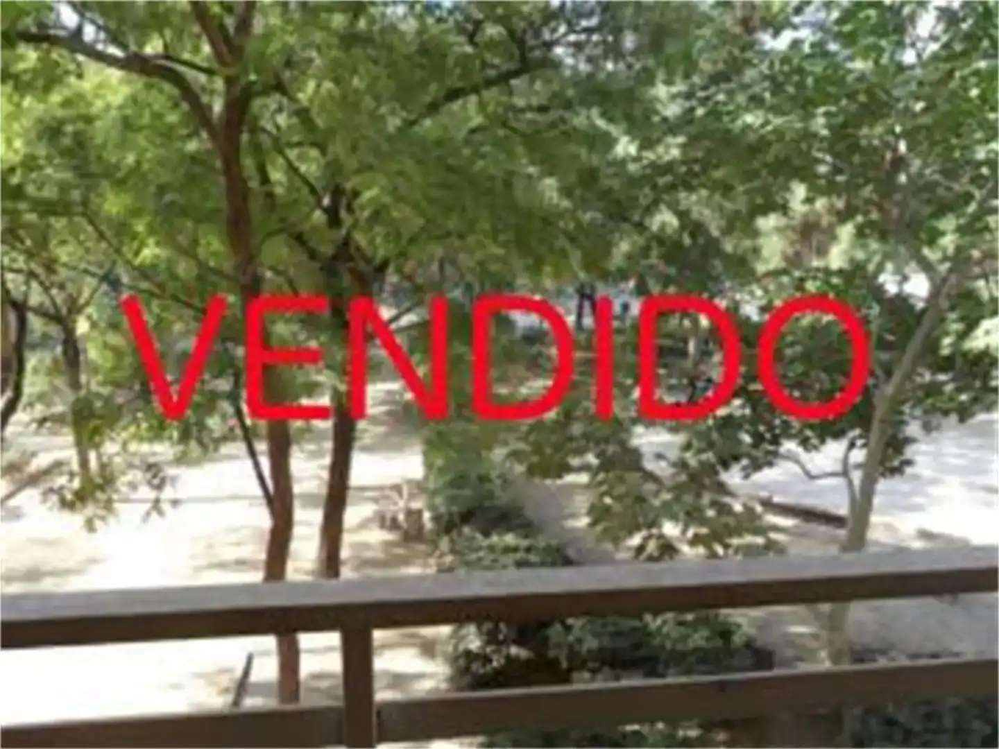 Jardí de Pis en venda en Ayerbe amb Piscina