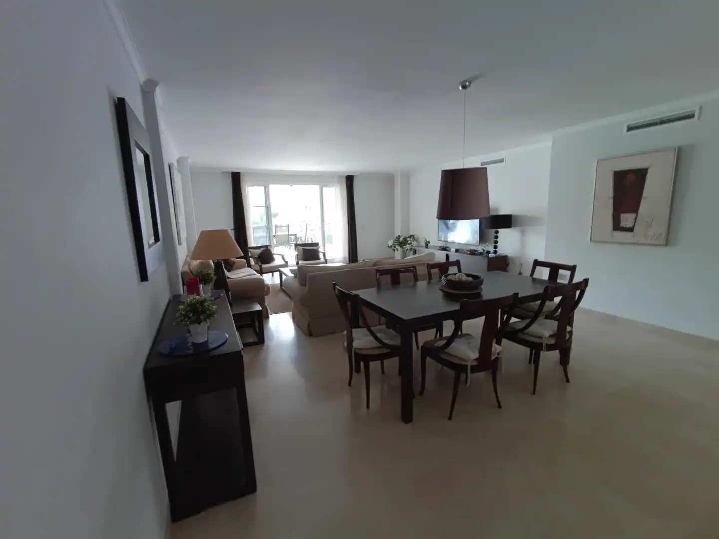 Menjador de Apartament en venda en Sotogrande amb Aire condicionat, Terrassa i Piscina