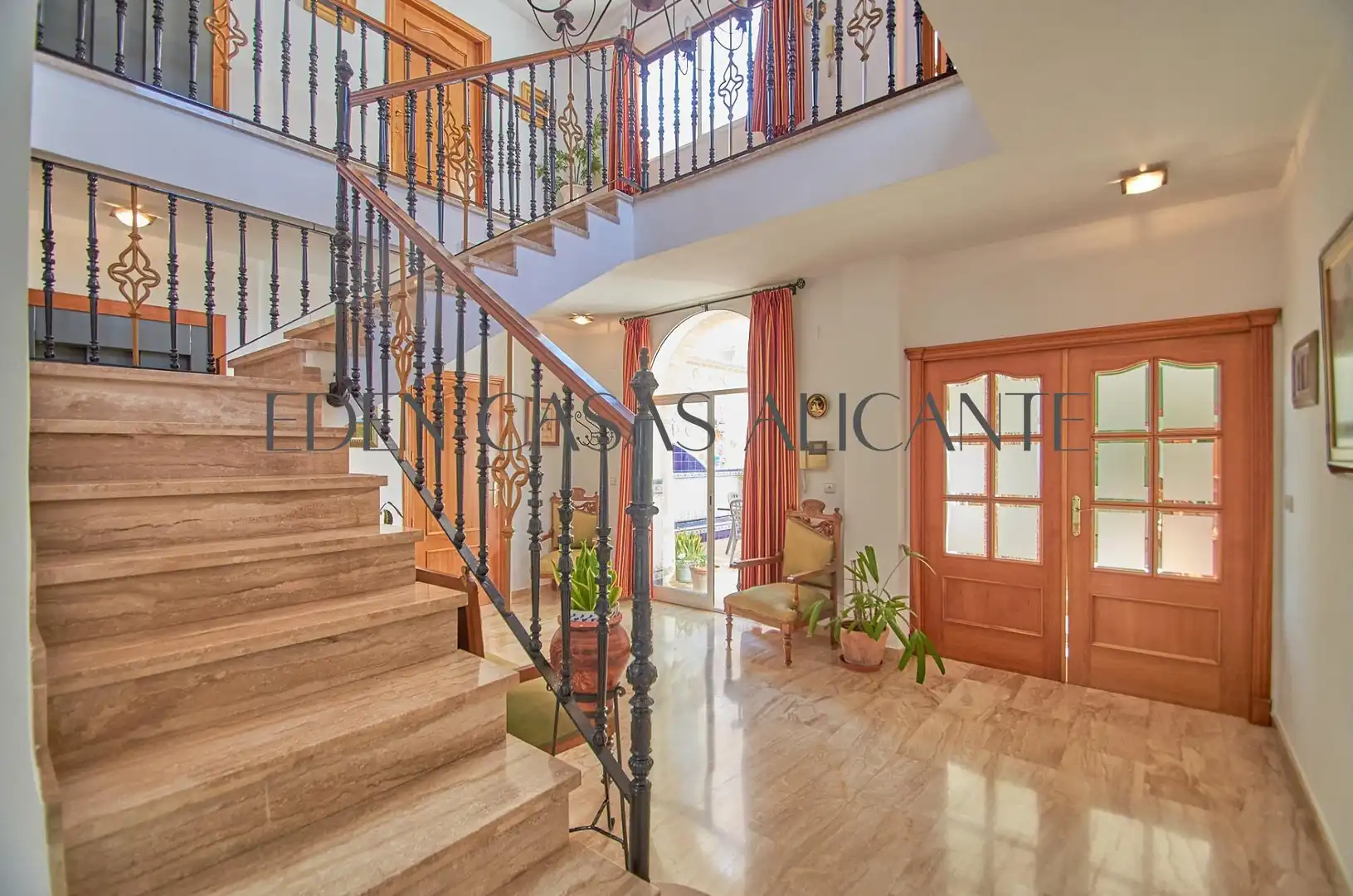 Casa adosada en venda en San Vicente del Raspeig / Sant Vicent del Raspeig amb Aire condicionat, Jardí privat i Parquet
