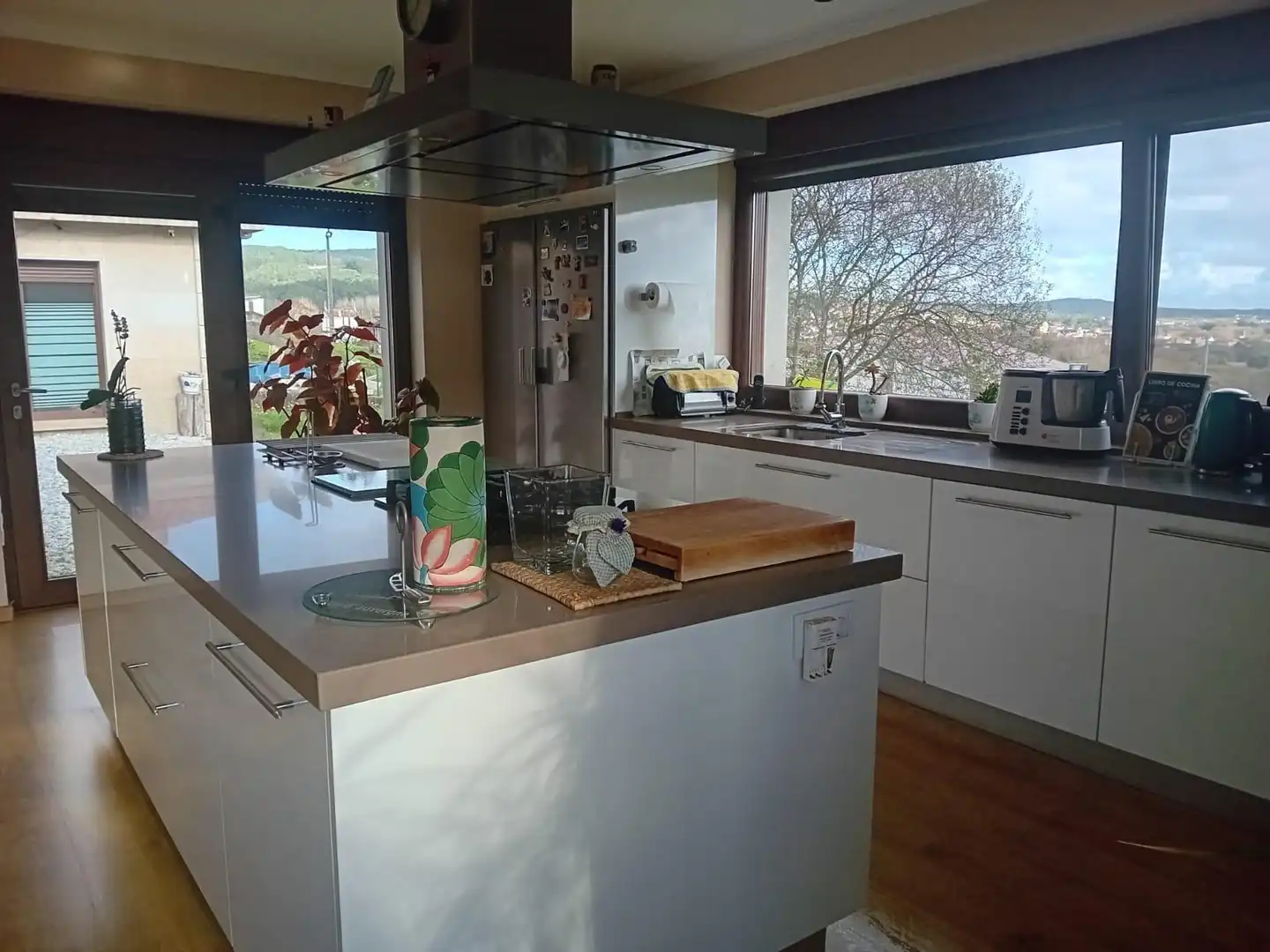 Cocina de Casa o chalet en venta en Carballo con Aire acondicionado, Calefacción y Jardín privado