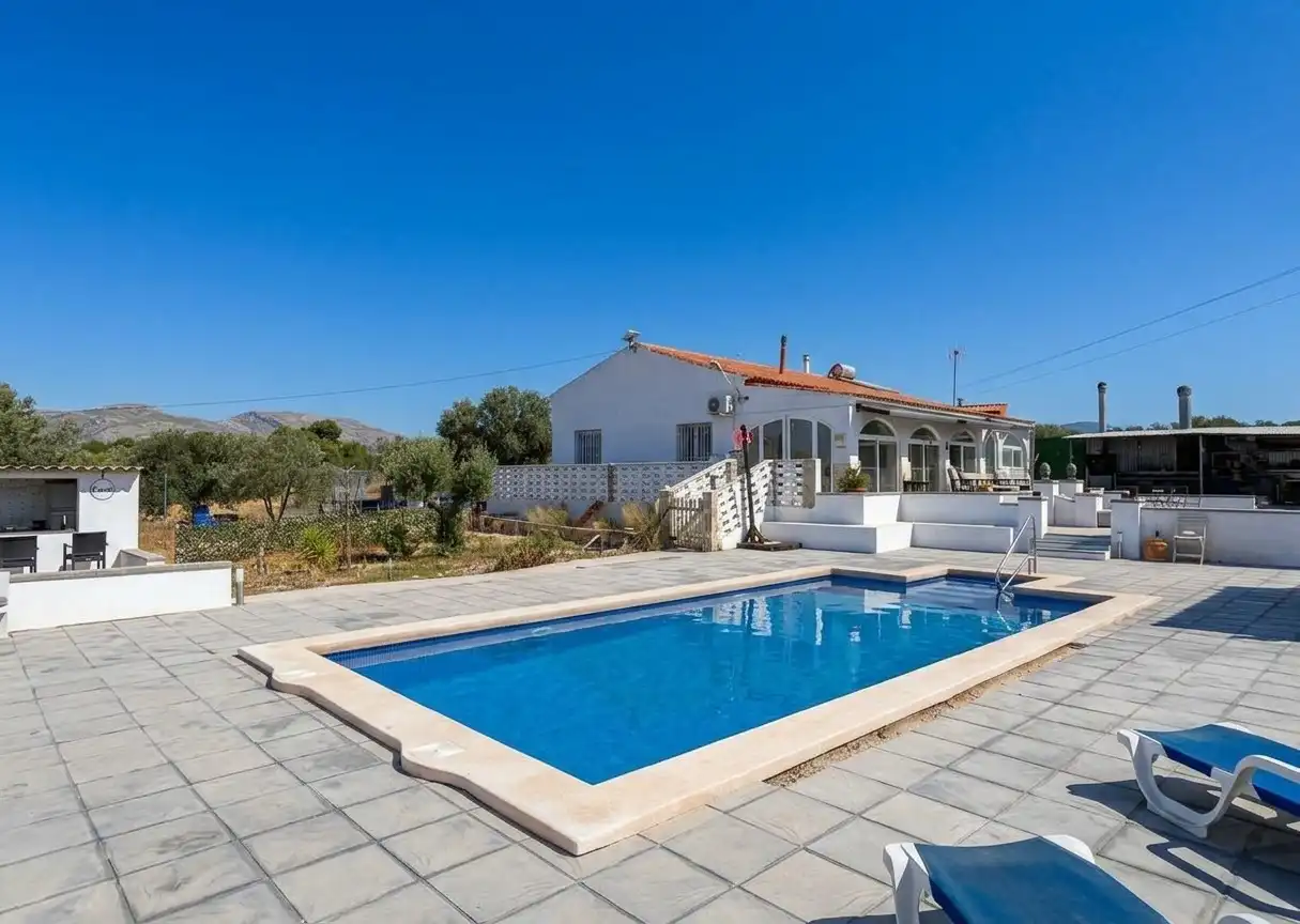 Casa amb piscina en venda a Sax, imagen 2