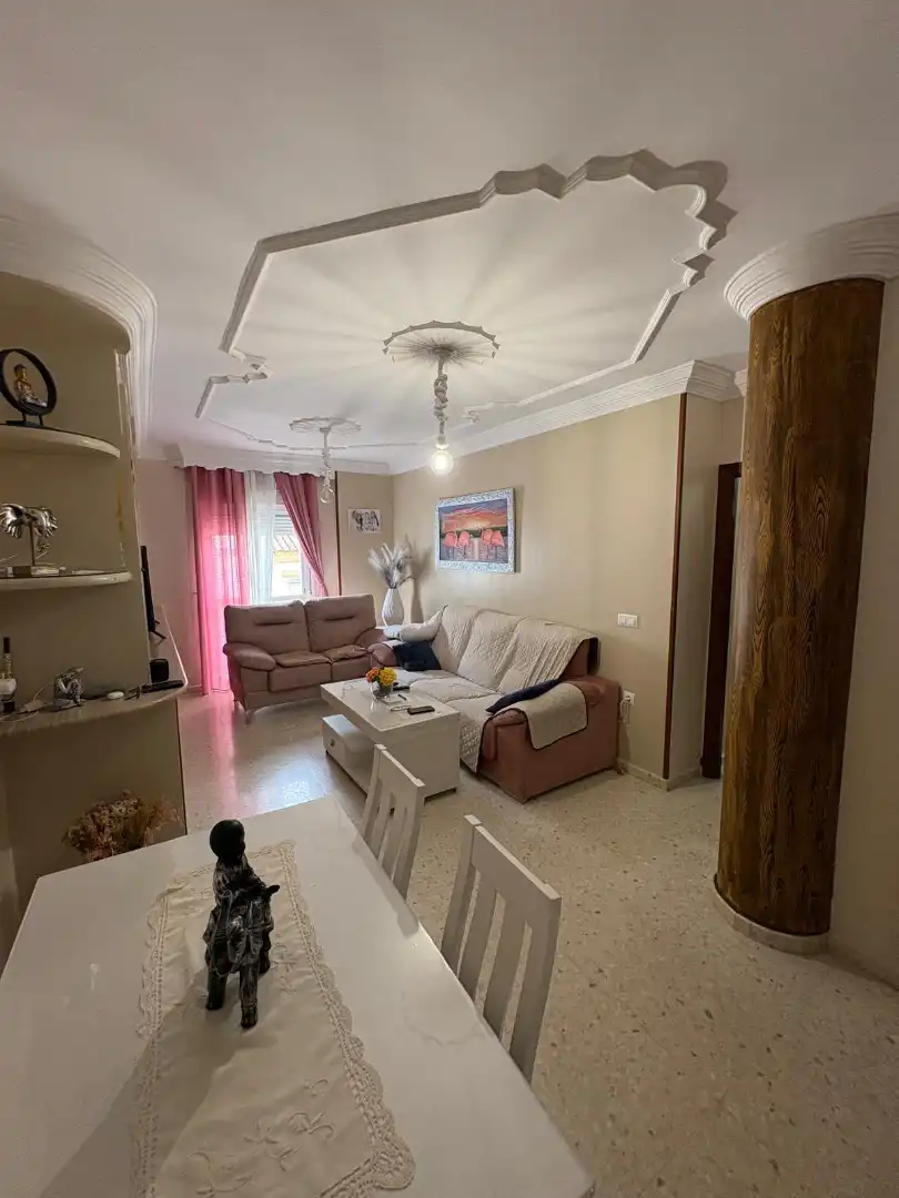 Sala de estar de Piso en venta en Arcos de la Frontera con Aire acondicionado, Calefacción y Amueblado