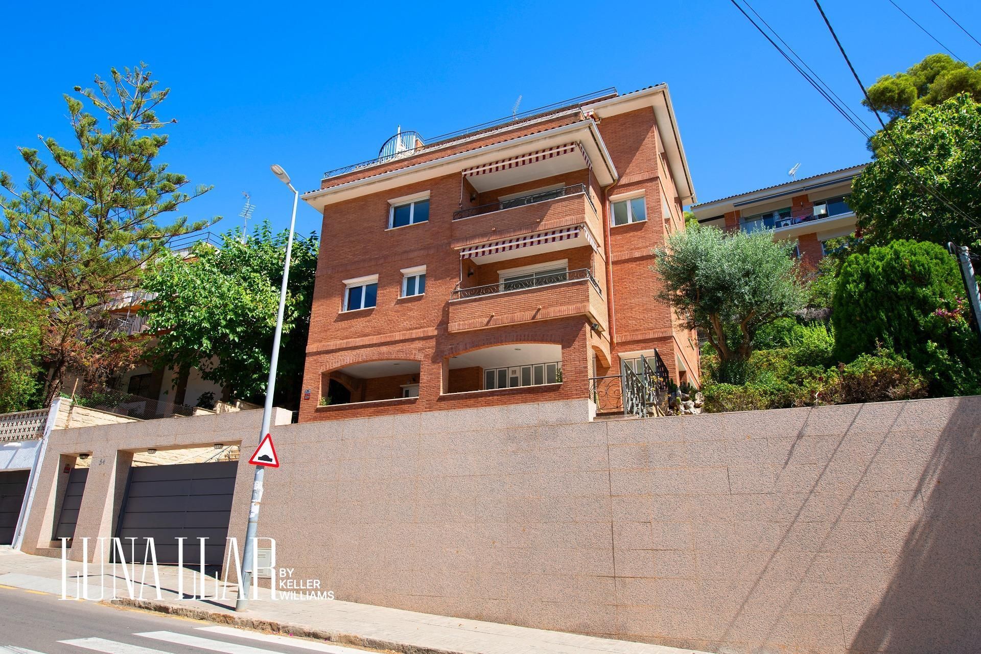 Vista exterior de Casa o chalet en venta en Castelldefels con Jardín privado, Terraza y Piscina