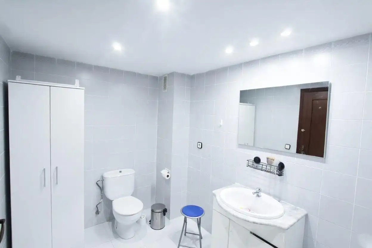 Baño de Piso en venta en Paterna con Terraza y Balcón