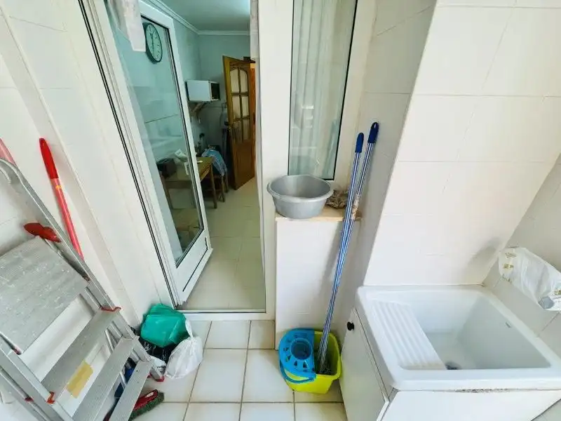 Bany de Pis en venda en Torrevieja amb Terrassa i Balcó