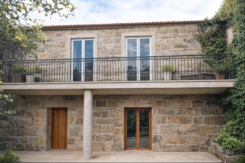 Vista exterior de Casa o xalet en venda en Covelo amb Jardí privat, Terrassa i Balcó