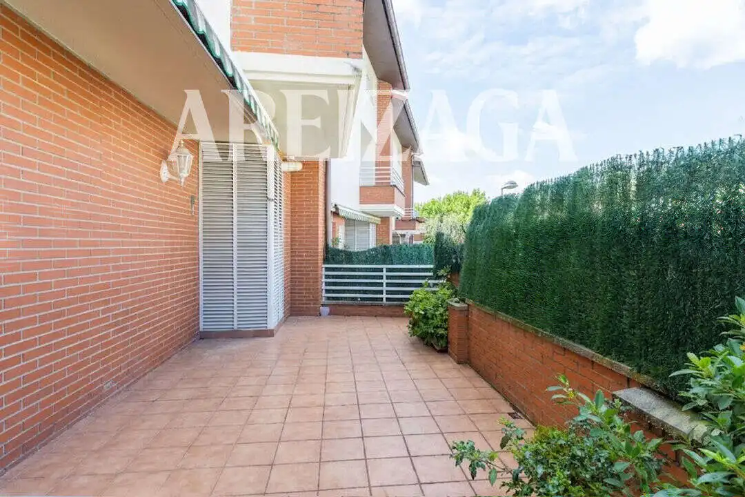 Vista exterior de Casa adosada en venda en Donostia - San Sebastián  amb Calefacció, Terrassa i Traster