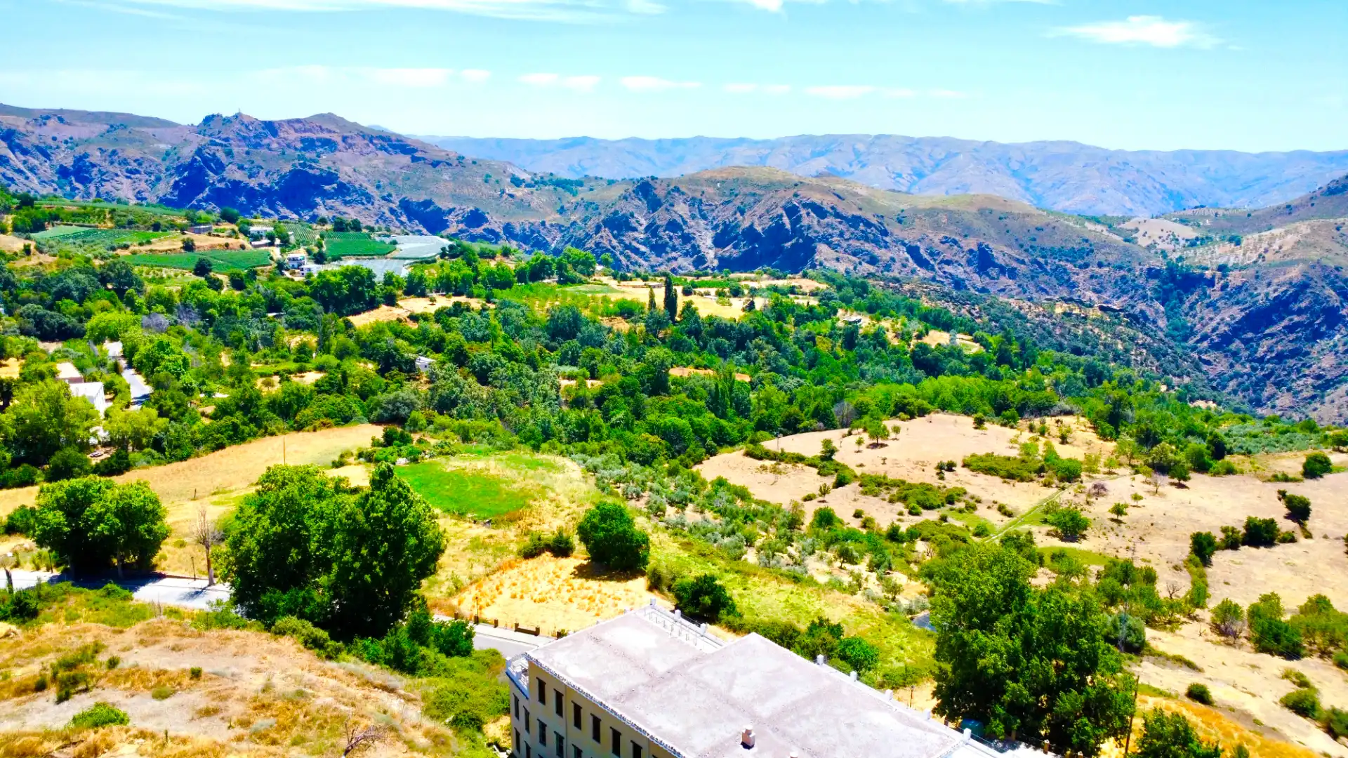 Vista exterior de Casa o xalet en venda en Pórtugos amb Calefacció, Terrassa i Traster