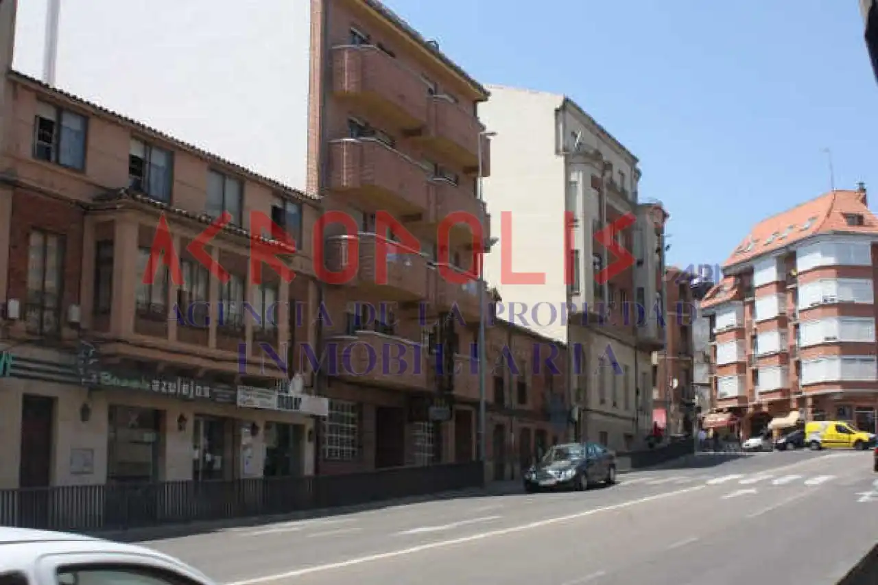 Local comercial de lloguer a Benavente, imagen 4