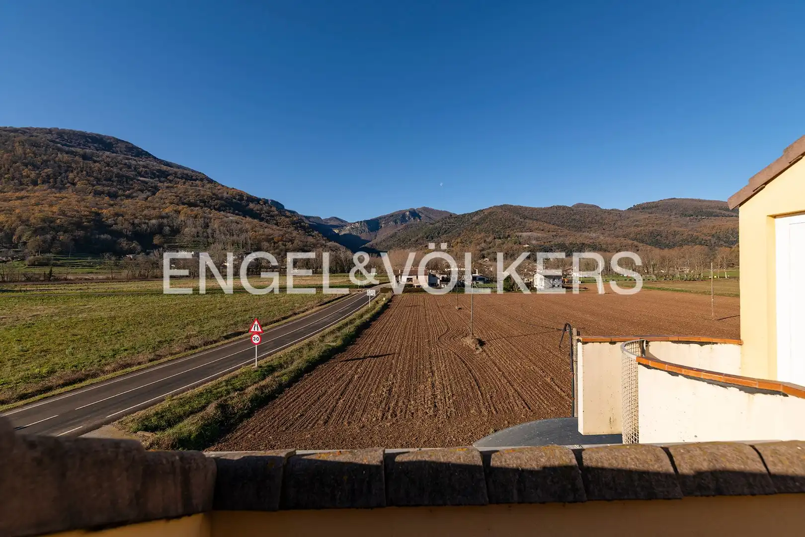 Casa o xalet en venda en La Vall d'en Bas amb Aire condicionat, Calefacció i Jardí privat