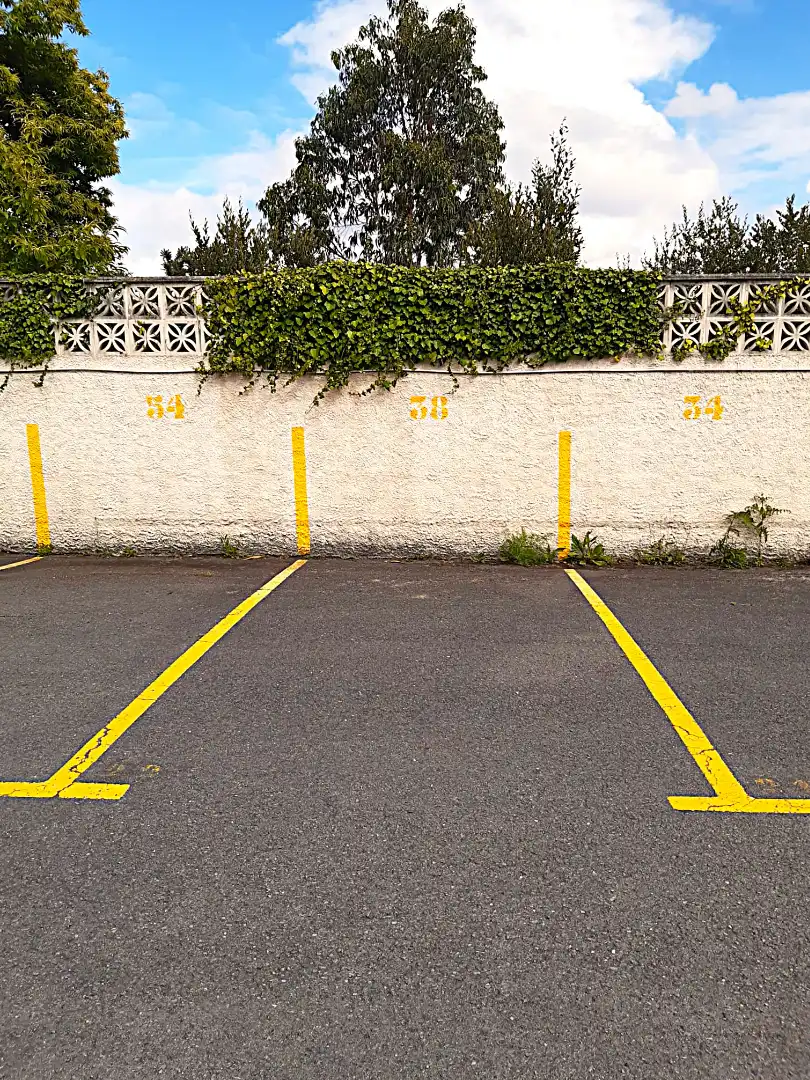 Parking de Casa adosada en venta en Miño con Jardín privado, Parquet y Terraza