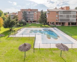 Piscina de Pis de lloguer en La Moraleja amb Aire condicionat, Calefacció i Jardí privat