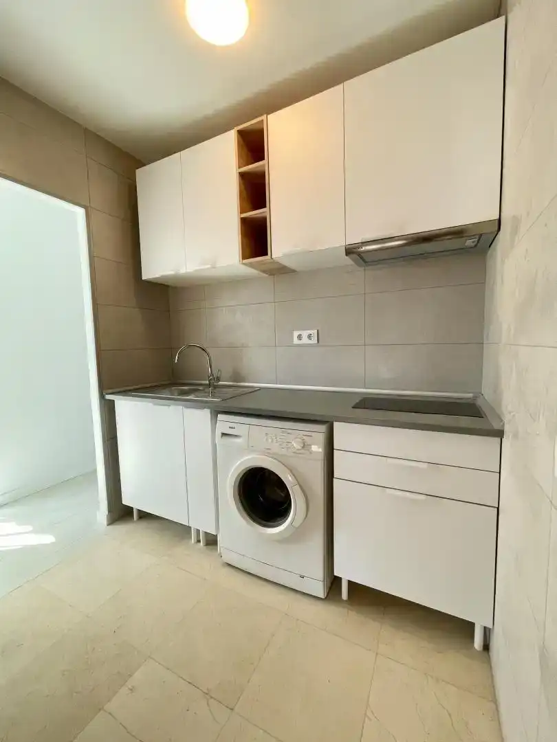 Cocina de Ático para compartir en Madrid con Parquet, Amueblado y Horno