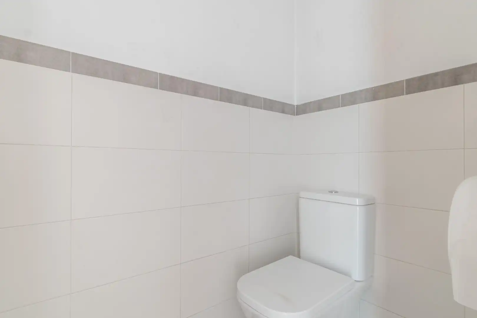 Badezimmer von Fabrikhallen zum Verkauf in Pulianas