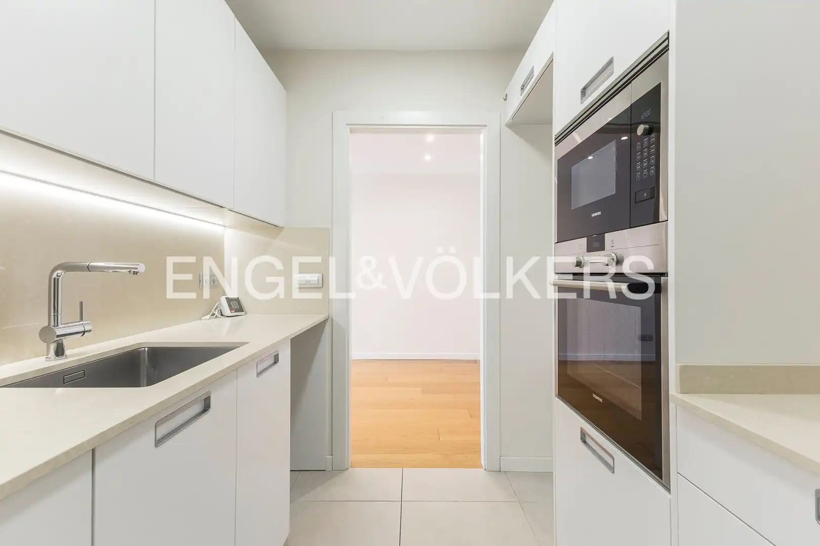 Küche von Wohnung zum Verkauf in Barcelona mit Klimaanlage, Heizung und Parkett