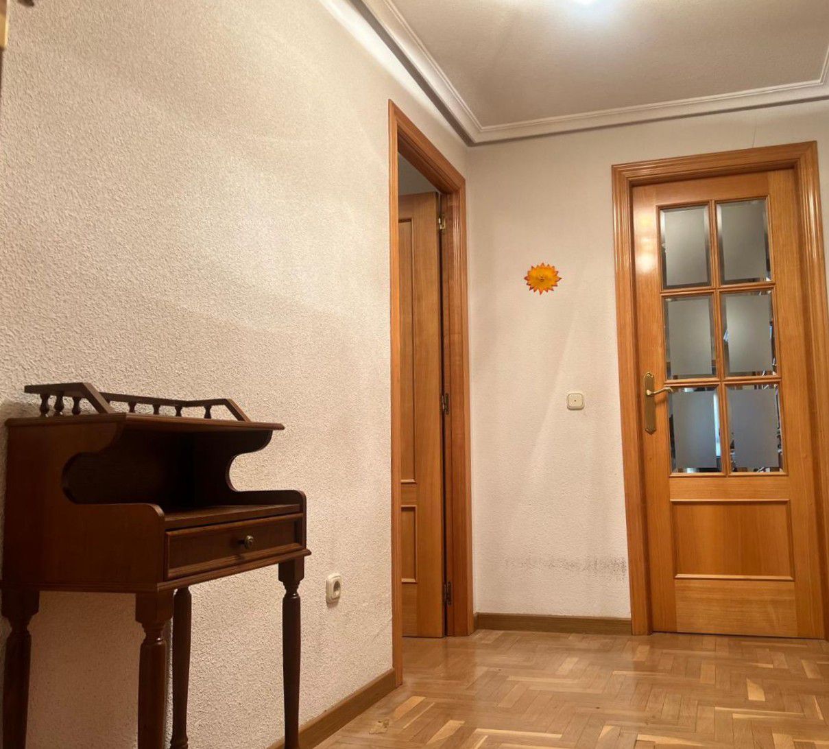 Wohnung zum Verkauf in Salamanca Capital mit Klimaanlage, Heizung und Möbliert