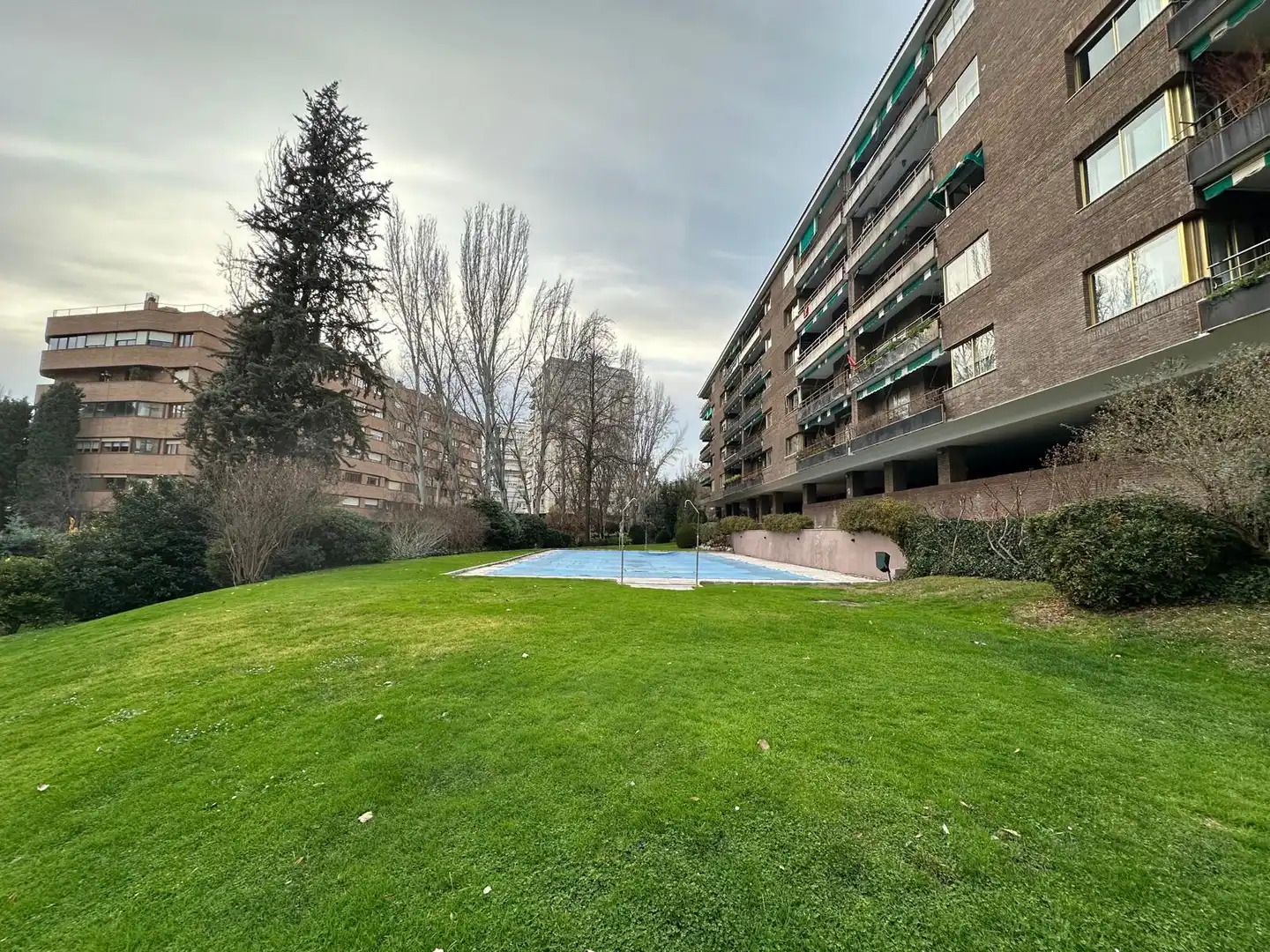 Vista exterior de Piso en venta en  Madrid Capital con Parquet, Terraza y Trastero