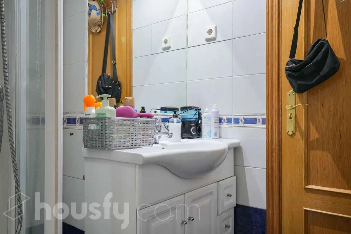 Bathroom of Flat for sale in Madrid  with Air Conditioner, Heating and Terrace