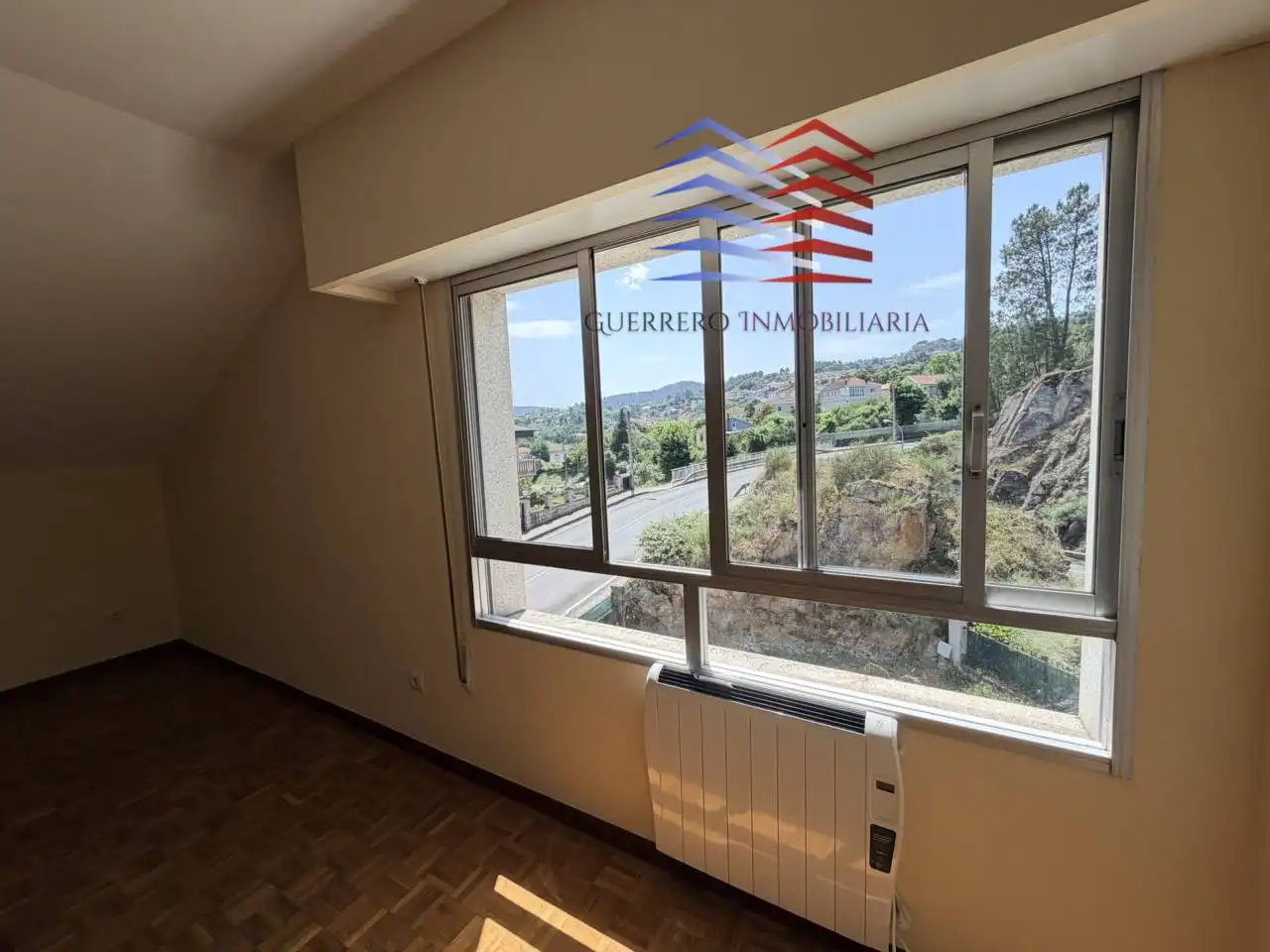 Dormitori de Apartament de lloguer en Barbadás amb Calefacció, Parquet i Traster