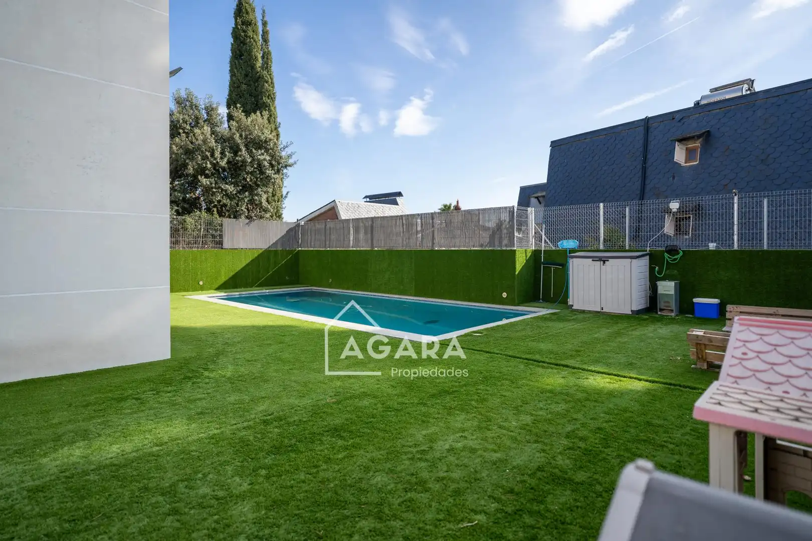 Piscina de Casa o xalet en venda en Corbera de Llobregat amb Calefacció i Jardí privat