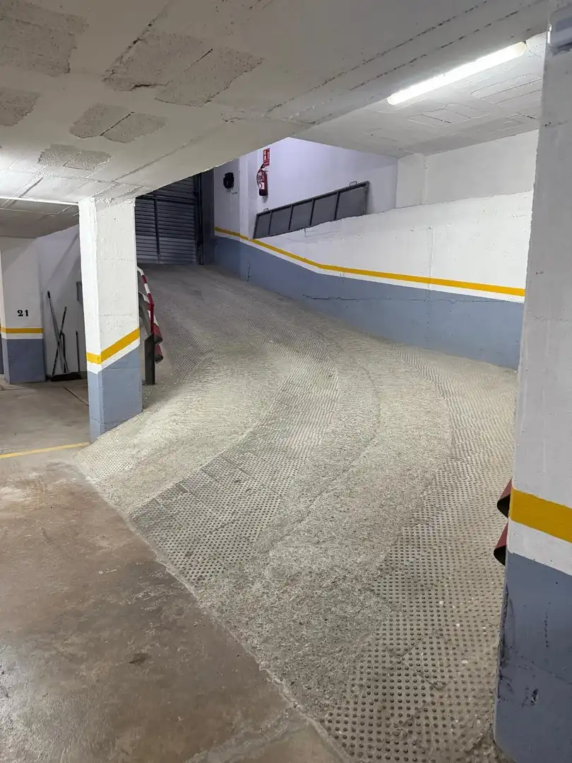 Einzelparkplatz zum Verkauf in Calle de Lleida, imagen 2