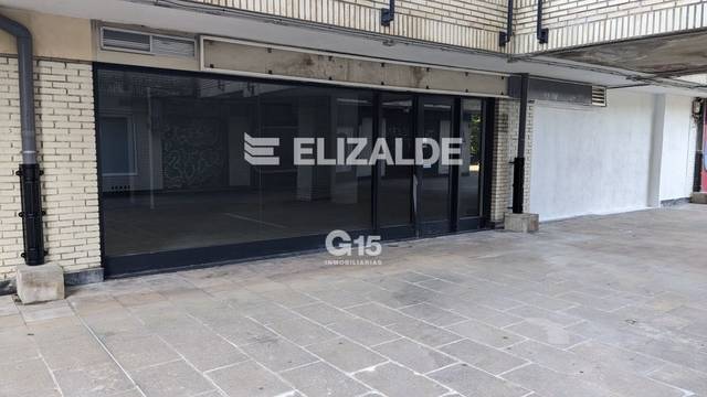 Local comercial en Alquiler en Txapinene Kalea en Altza