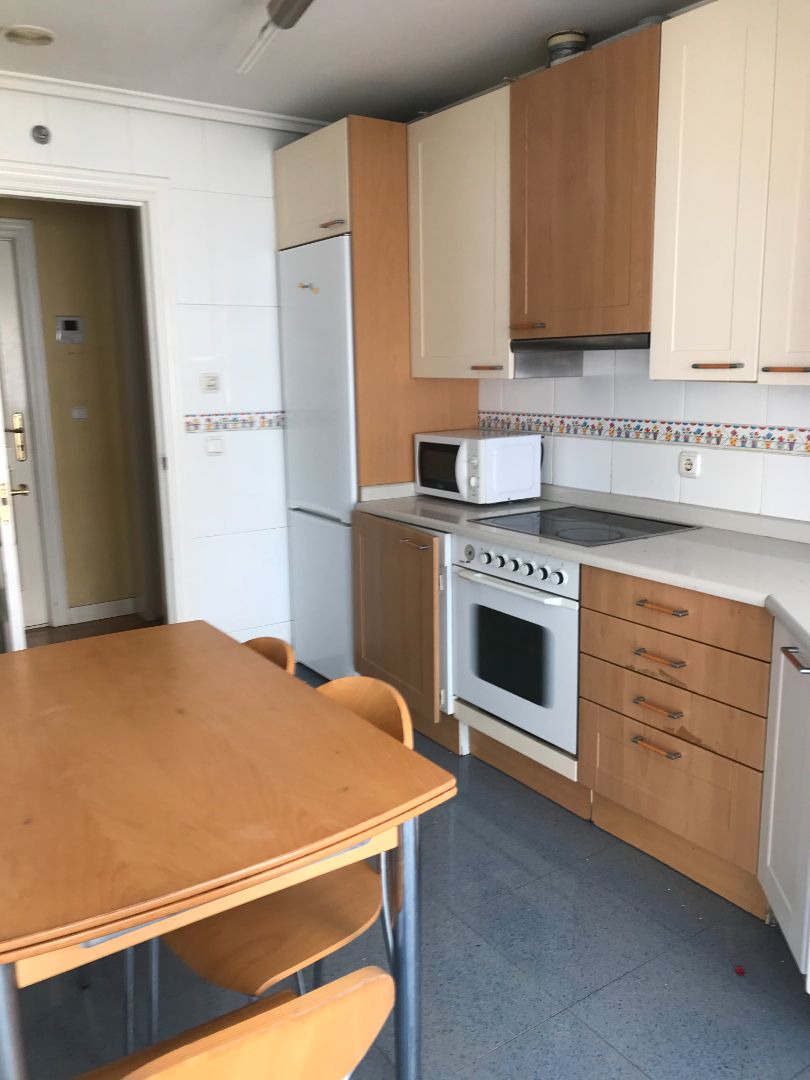 Cocina de Piso de alquiler en Burgos Capital con Calefacción, Parquet y Amueblado