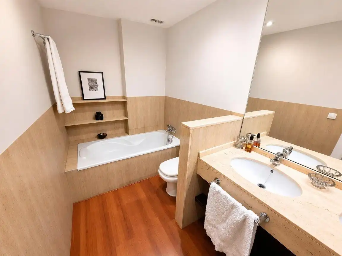 Badezimmer von Wohnung zur Miete in Alicante / Alacant mit Parkett und Möbliert