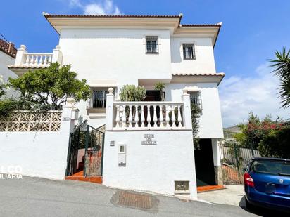 Vista exterior de Casa o xalet en venda en Torrox amb Aire condicionat, Terrassa i Piscina