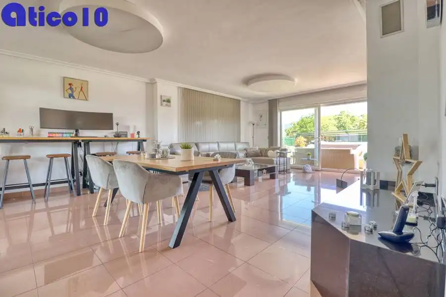 Comedor de Casa o chalet en venta en Gijón  con Calefacción, Jardín privado y Parquet