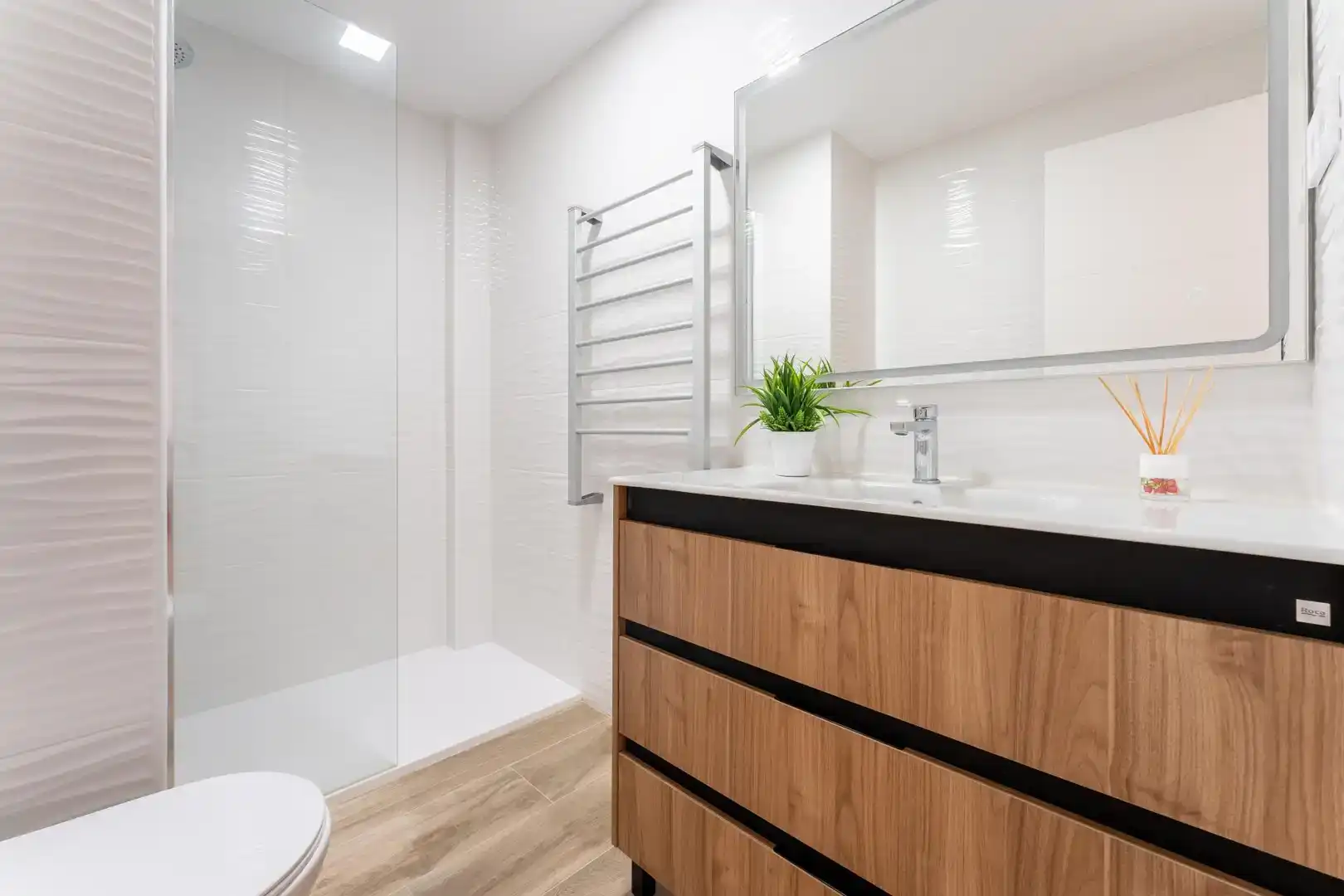 Bathroom of Flat for rent in Salou  with Air Conditioner, Parquet flooring and Furnished