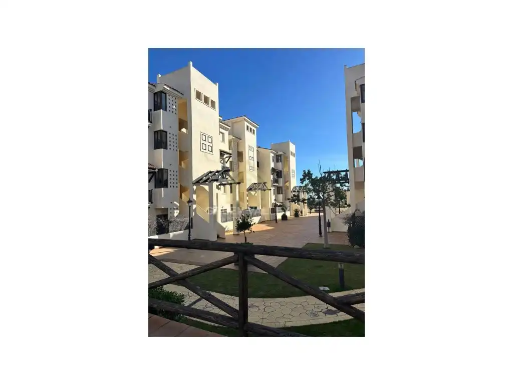 Vista exterior de Pis en venda en Manilva amb Aire condicionat, Calefacció i Jardí privat