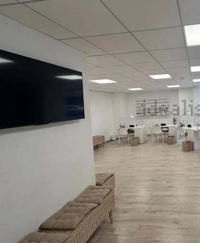 Local comercial en Alquiler en Ensanche - Diputación
