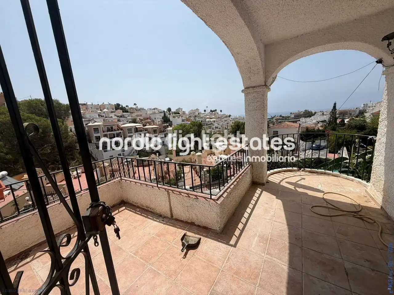 Vista exterior de Piso en venta en Nerja con Terraza