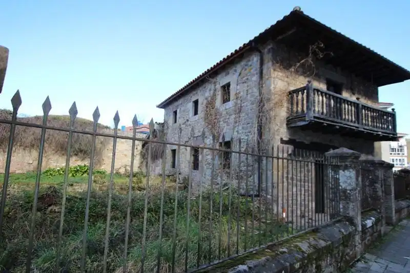 Vista exterior de Casa o xalet en venda en Cabezón de la Sal amb Jardí privat i Terrassa