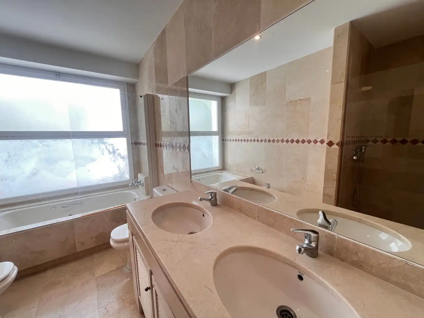 Bany de Casa adosada en venda en Marbella amb Jardí privat, Terrassa i Moblat